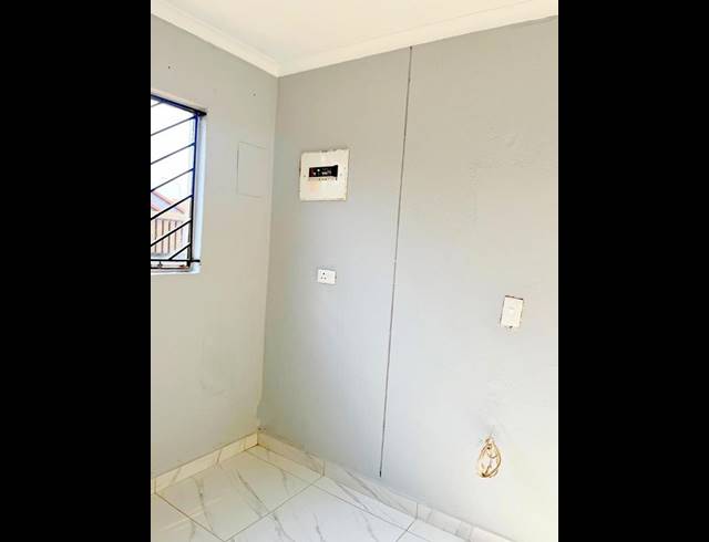 3 BEDROOM HOUSE FOR SALE IN PROTEA GLEN